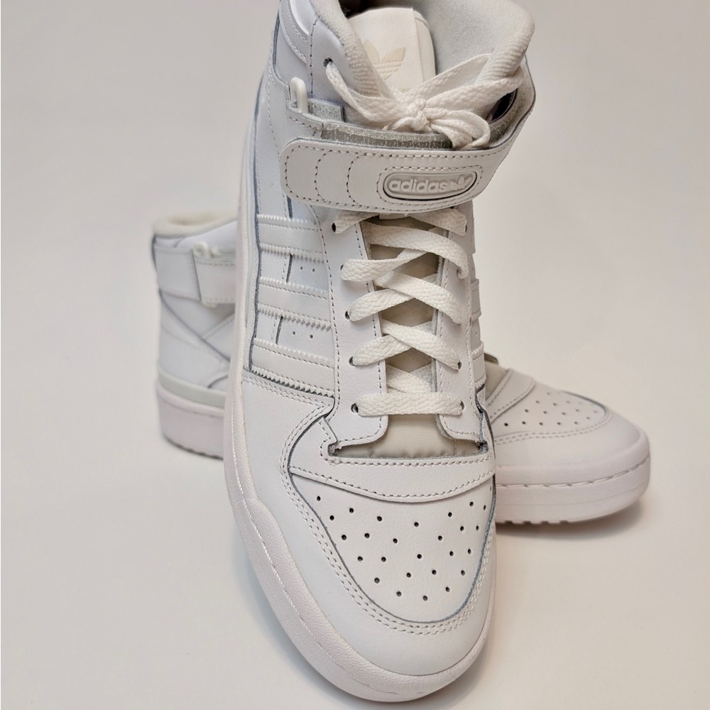 Adidas Forum Mid Triple White Sneakers New Unisex Size 10  Classic & Clean Look
